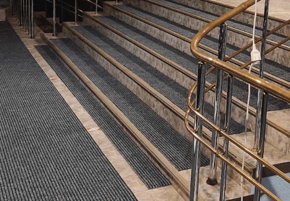 Ковры на ступеньки в Гигант Холл