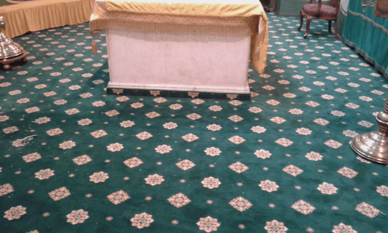 Ковровая дорожка в собор с мягкими плинтусами